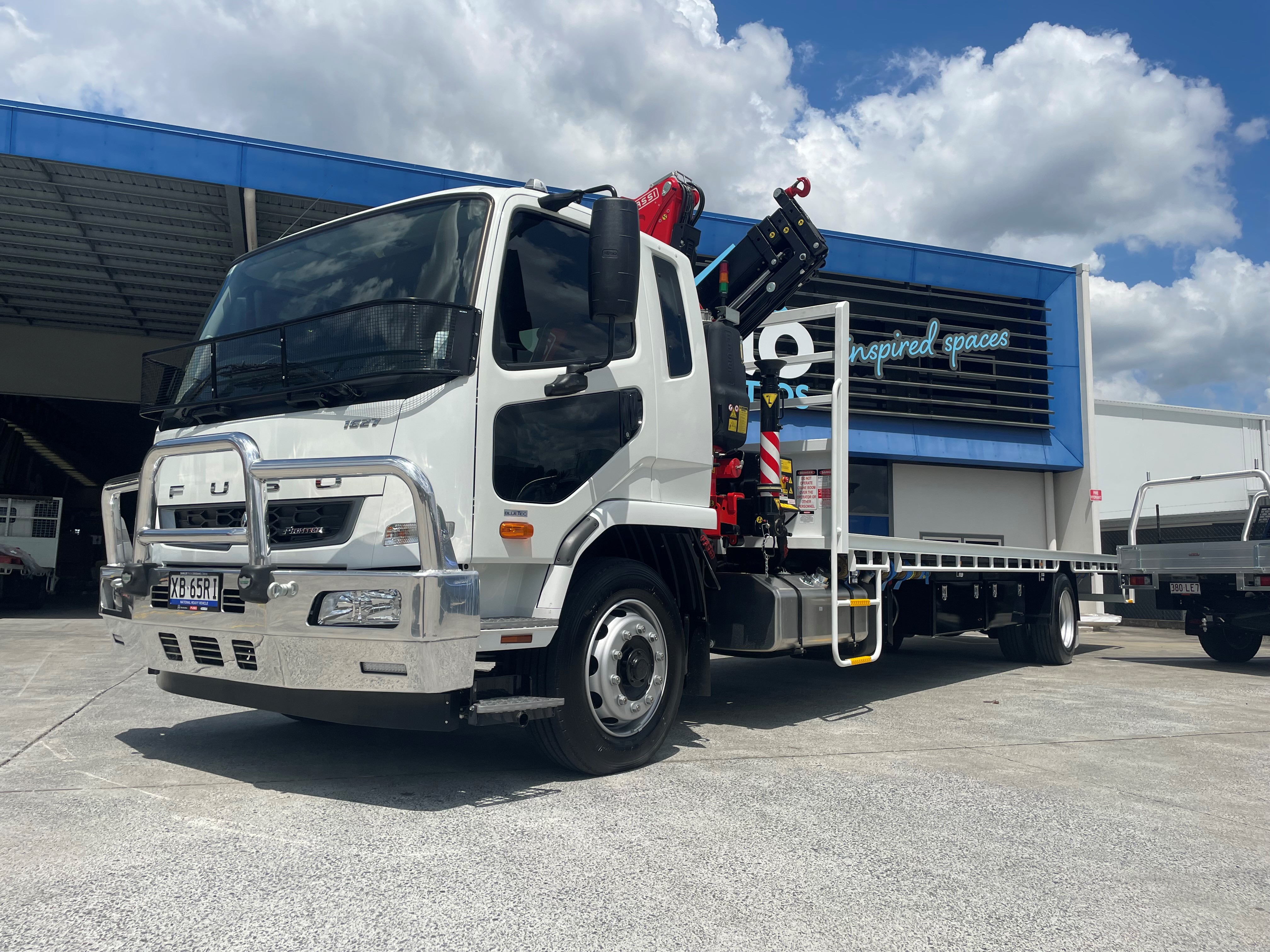 Congratulations to Dan and the team at Apollo Patios on taking delivery of this very smart Fuso Fighter FM1627 Auto fitted with a Fassi crane and 9m steel tray. We’re glad we could come up with this solution for you and look forward to seeing it out on th