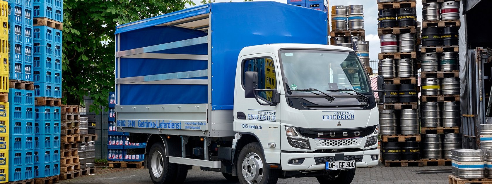 Daimler Truck brand FUSO: all-electric eCanter convinces beverage retailer in daily home-delivery business