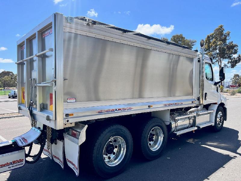 2023 Freightliner Cascadia 116 Tipper 