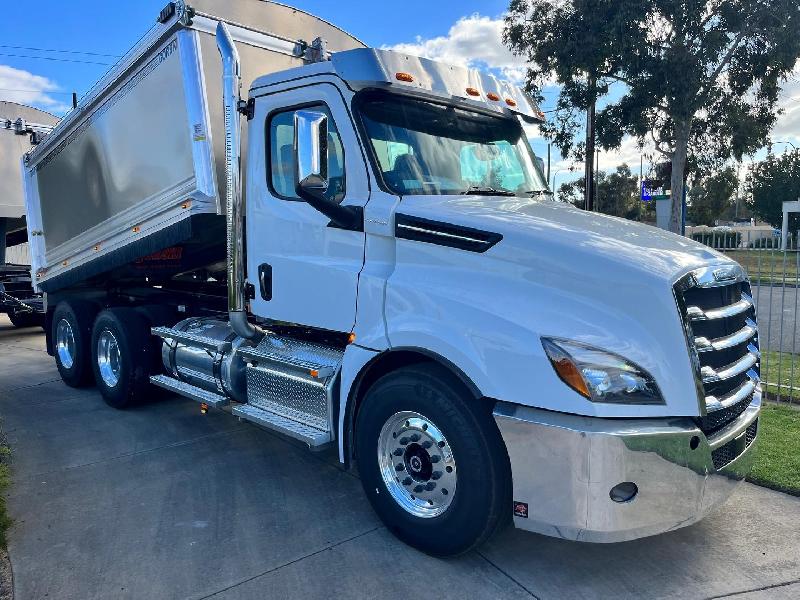 2024 Freightliner Cascadia 126 