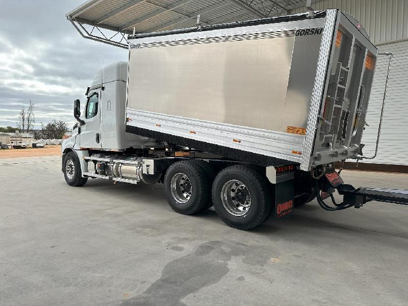 2023 Freightliner Cascadia 126 Tipper 