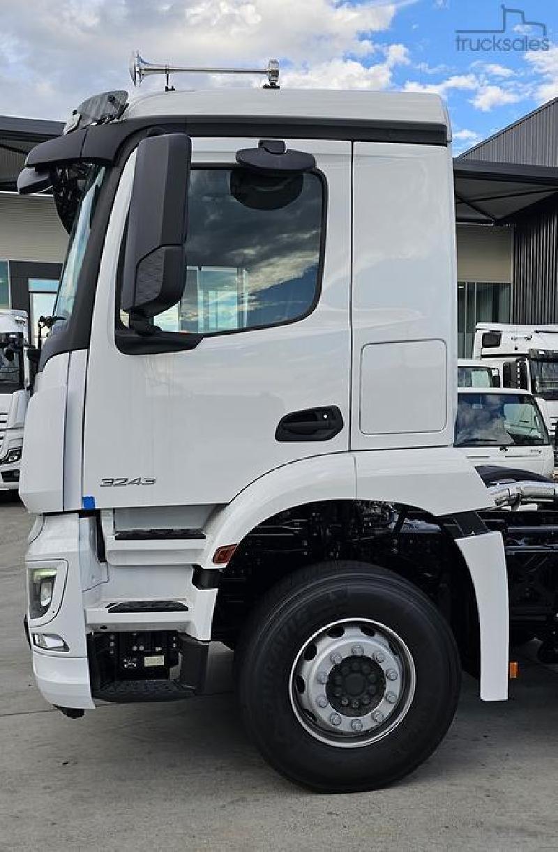 2023 Mercedes-Benz Arocs 3243 