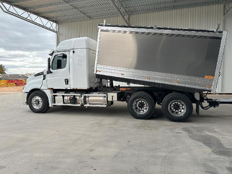 2023 Freightliner Cascadia 126 Tipper 