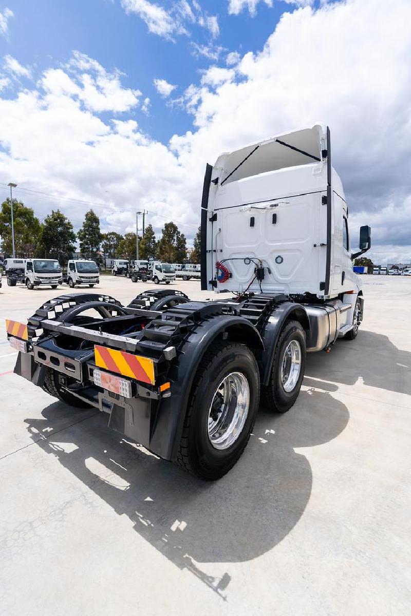 2023 Freightliner Cascadia 126 