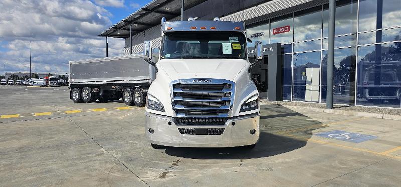 2023 Freightliner Cascadia 116 Tipper 