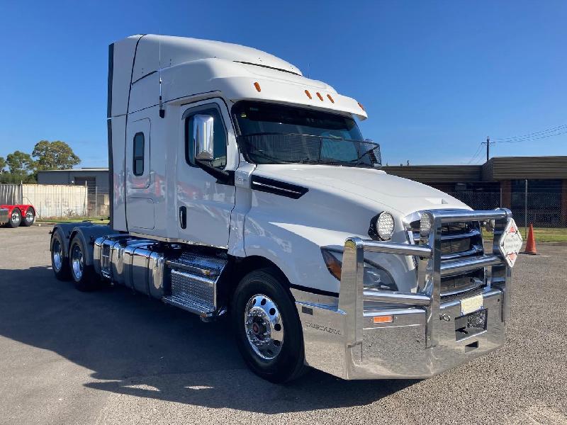 2021 Freightliner Cascadia 126