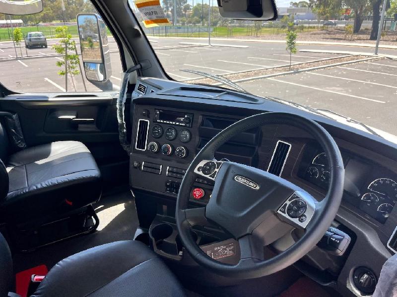 2023 Freightliner Cascadia 116 Tipper 