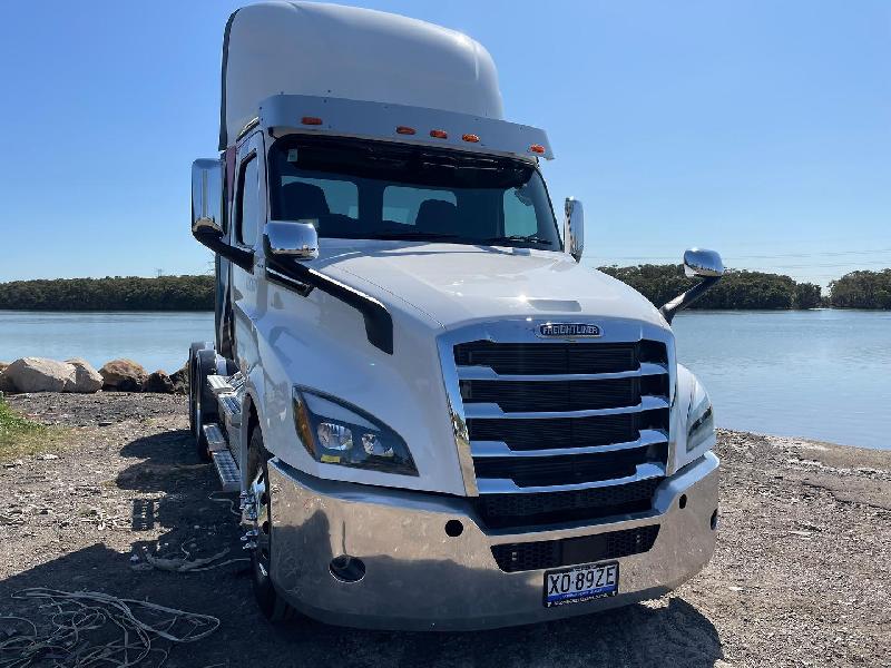 2023 Freightliner Cascadia 126 