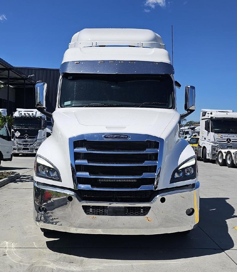 2022 Freightliner Cascadia 126