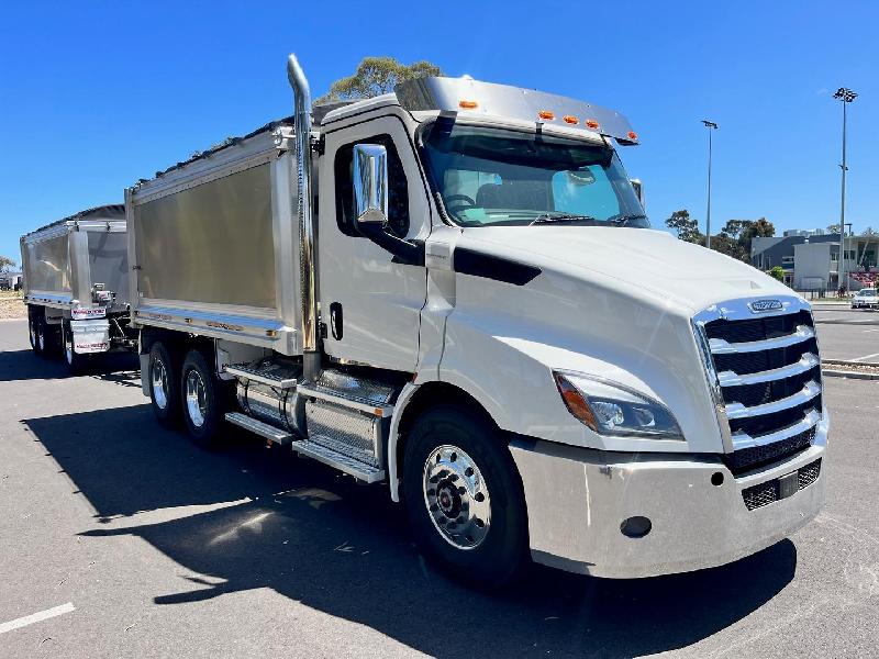 2023 Freightliner Cascadia 116 Tipper 