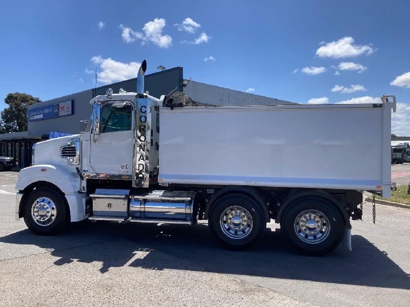 2013 Freightliner Coronado 114 