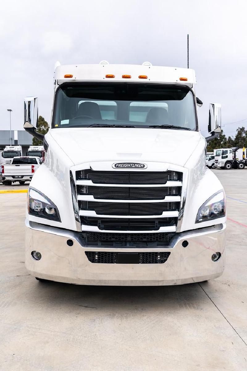 2023 Freightliner Cascadia 116 Tipper 