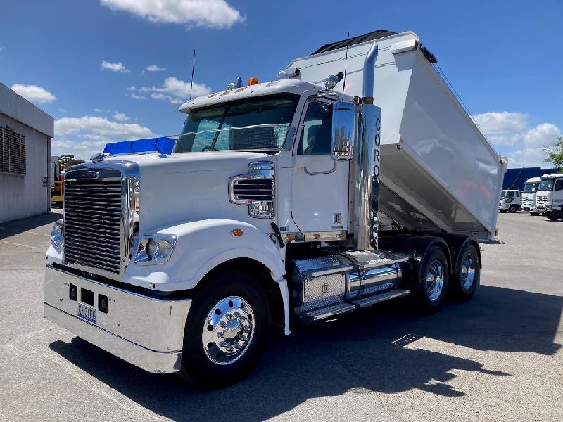 2013 Freightliner Coronado 114 