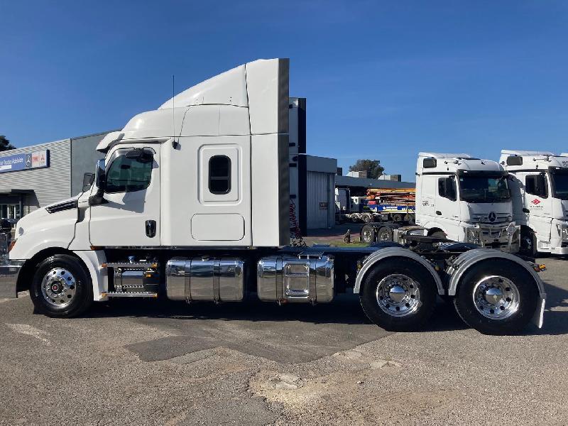 2021 Freightliner Cascadia 126 