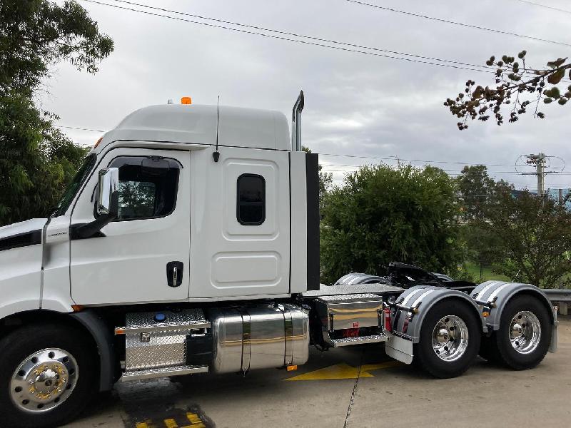 2023 Freightliner Cascadia 116 