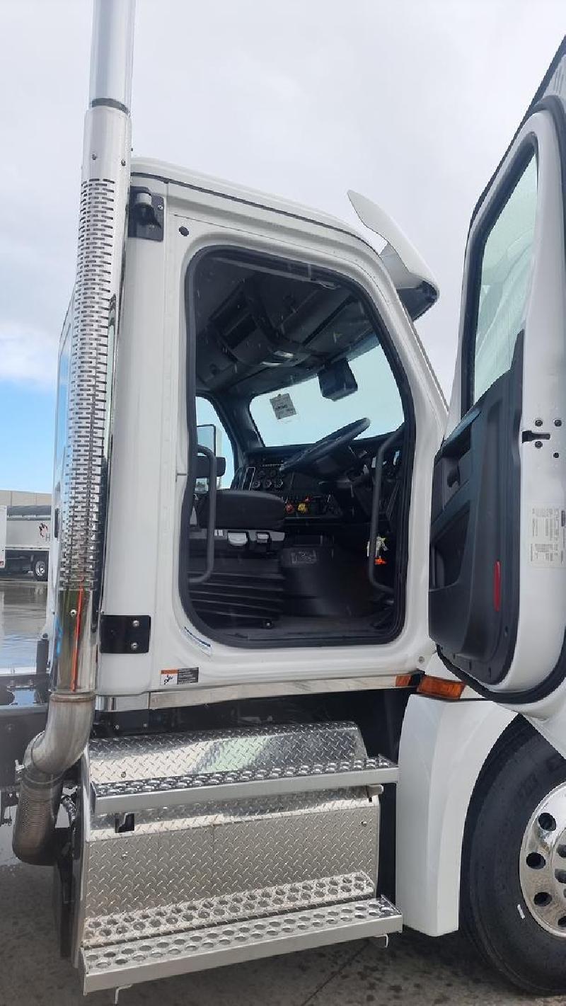 2024 Freightliner Cascadia 126 Tipper 