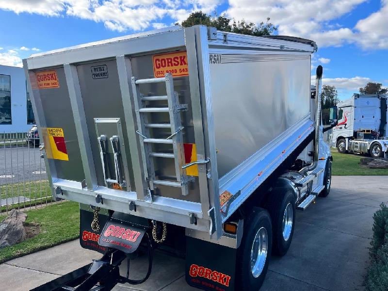 2024 Freightliner Cascadia 126 