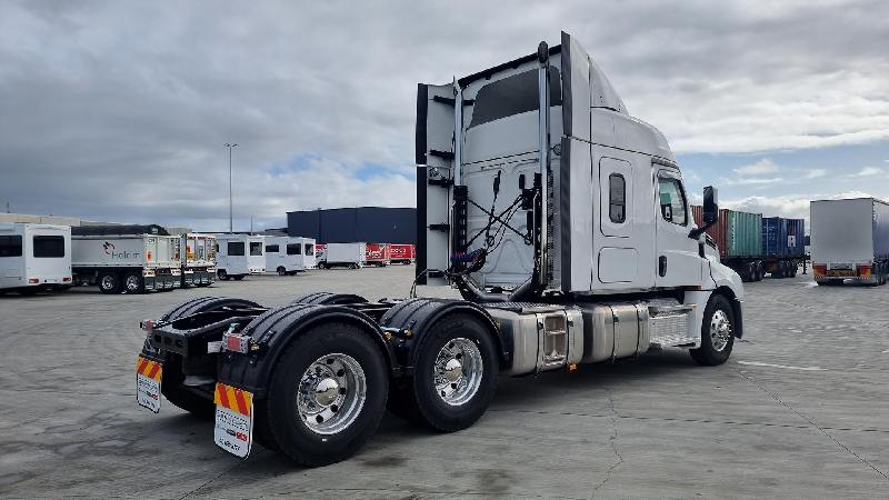 2024 Freightliner Cascadia 126 