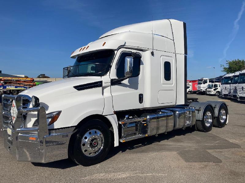 2021 Freightliner Cascadia 126 