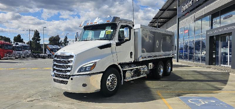 2023 Freightliner Cascadia 116 Tipper 