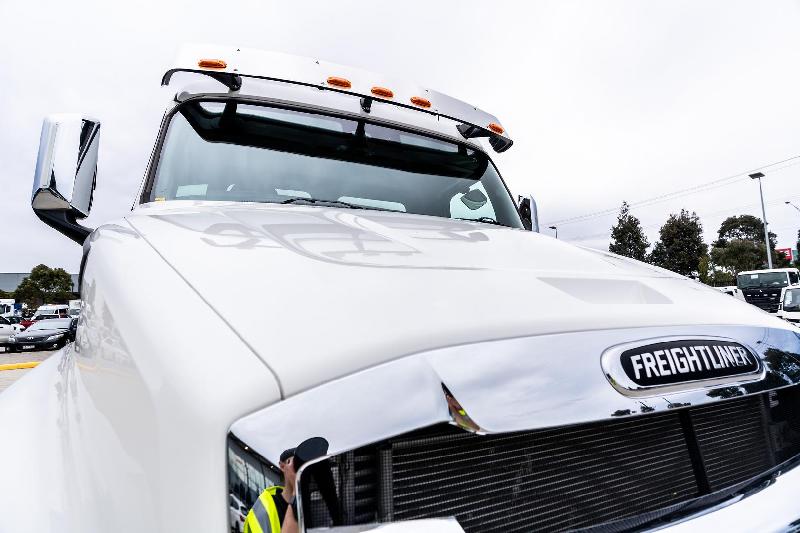 2023 Freightliner Cascadia 116 Tipper 