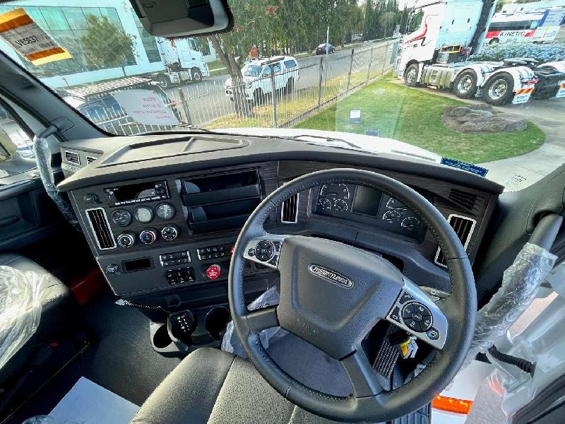 2024 Freightliner Cascadia 126 