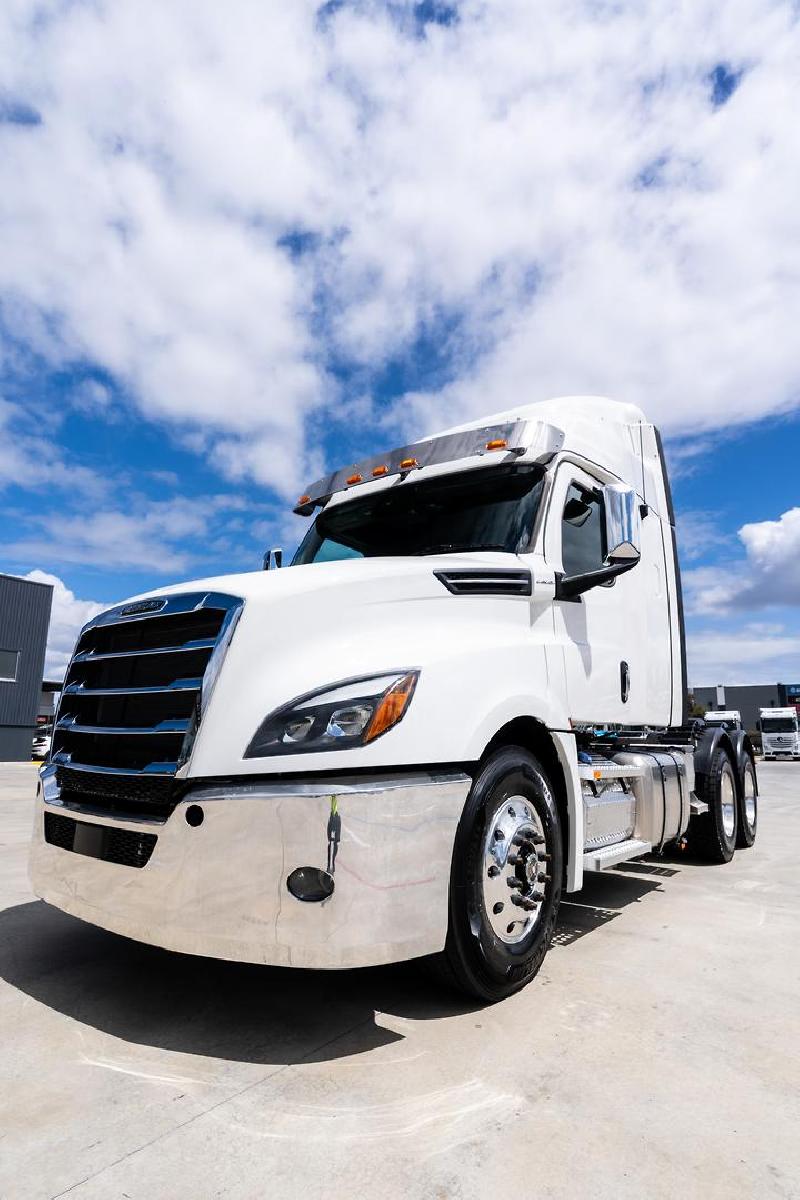 2023 Freightliner Cascadia 126 