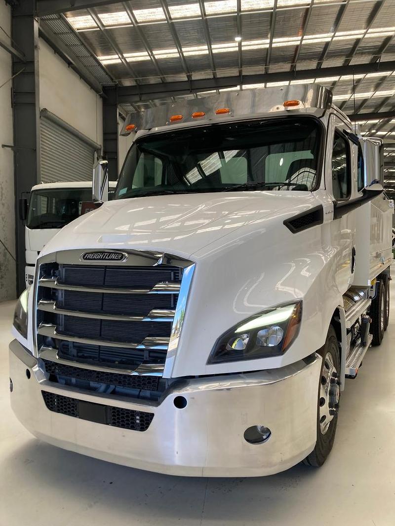 2023 Freightliner Cascadia 116 Tipper 