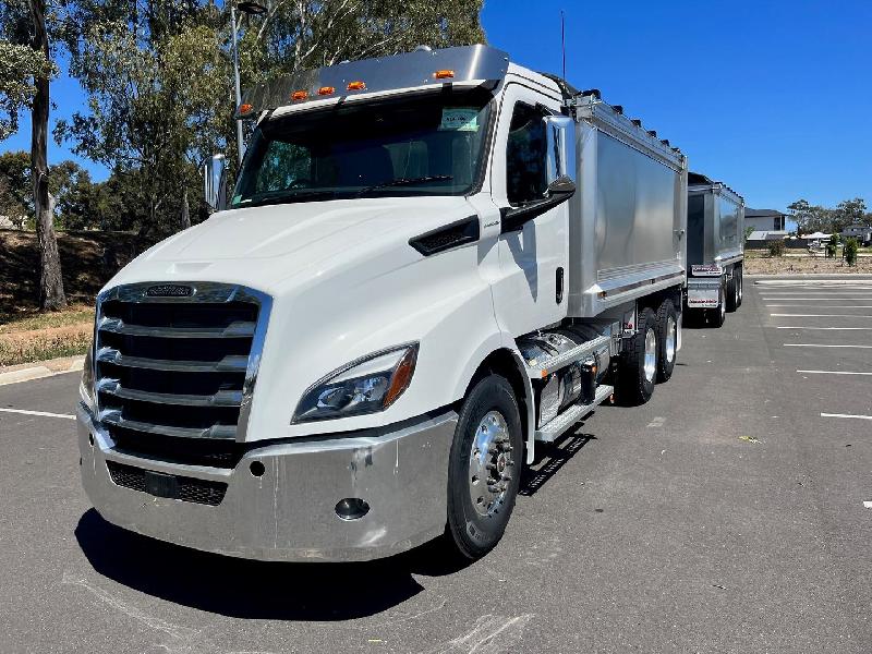 2023 Freightliner Cascadia 116 Tipper 