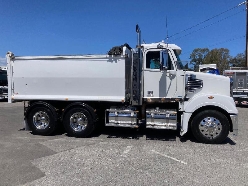 2013 Freightliner Coronado 114 