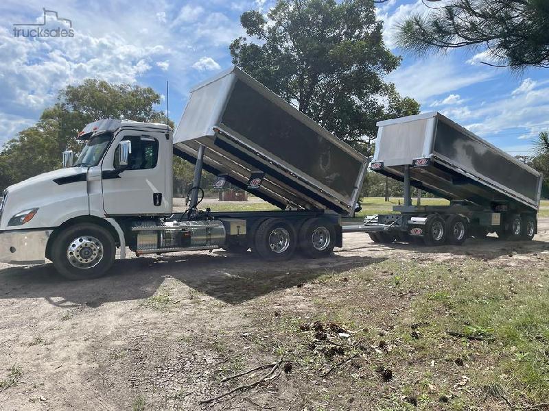 2023 Freightliner Cascadia 116 Tipper