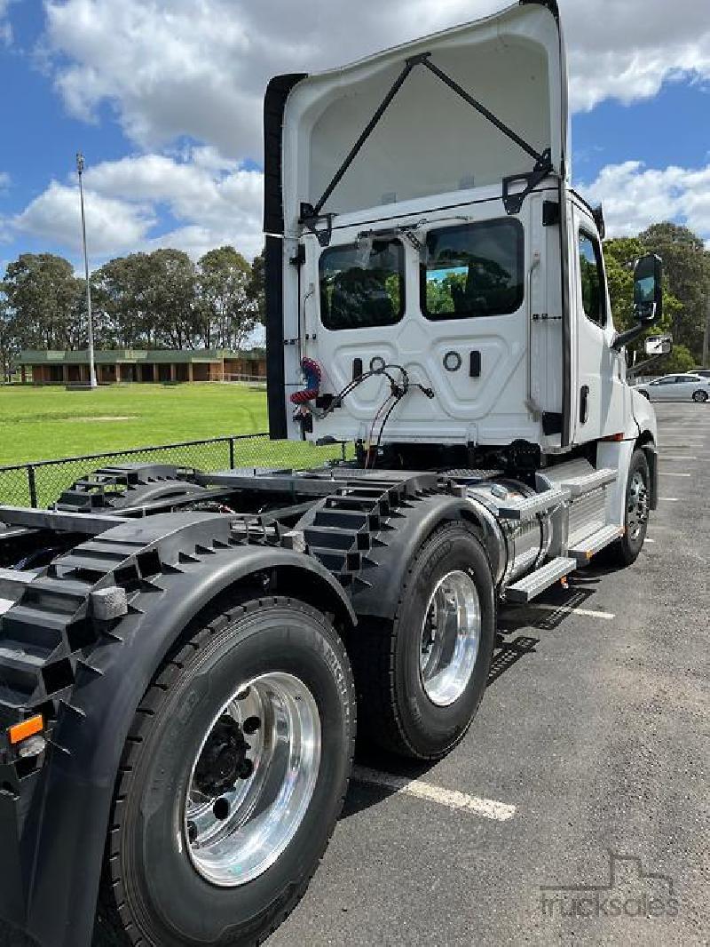 2023 Freightliner Cascadia 126 