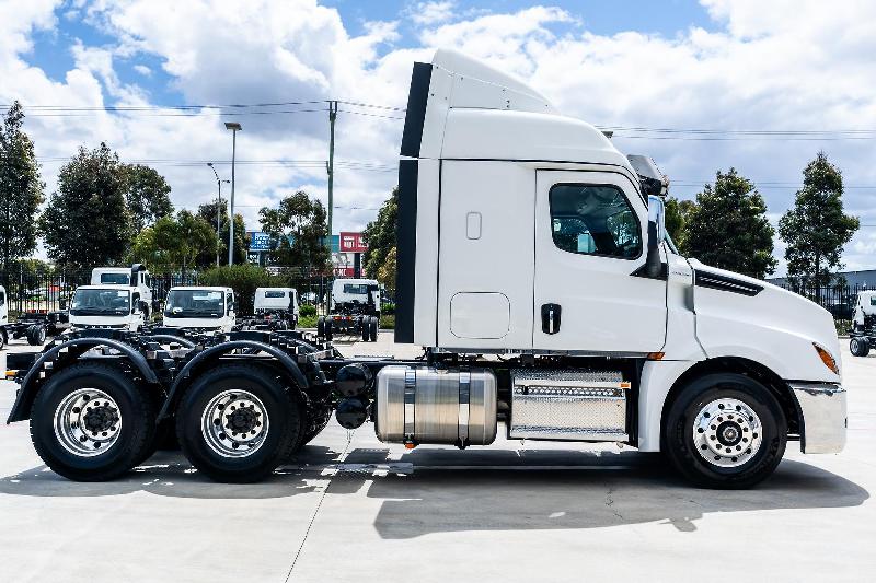 2023 Freightliner Cascadia 126 