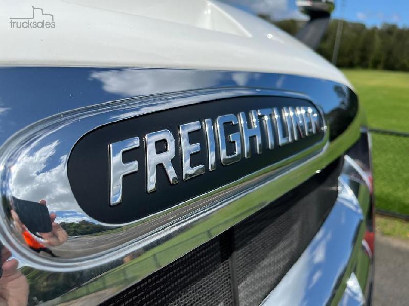 2023 Freightliner Cascadia 126 