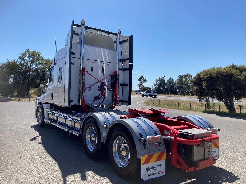 2023 Freightliner Cascadia 126 