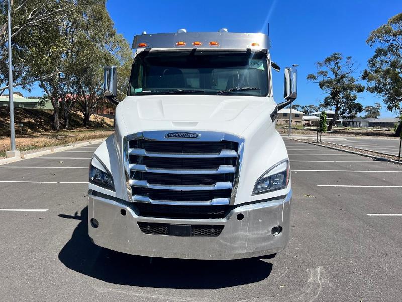 2023 Freightliner Cascadia 116 Tipper 