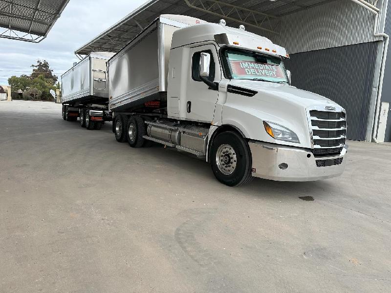 2023 Freightliner Cascadia 126 Tipper 