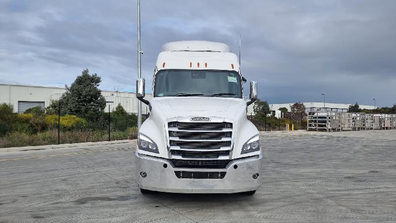 2024 Freightliner Cascadia 126 