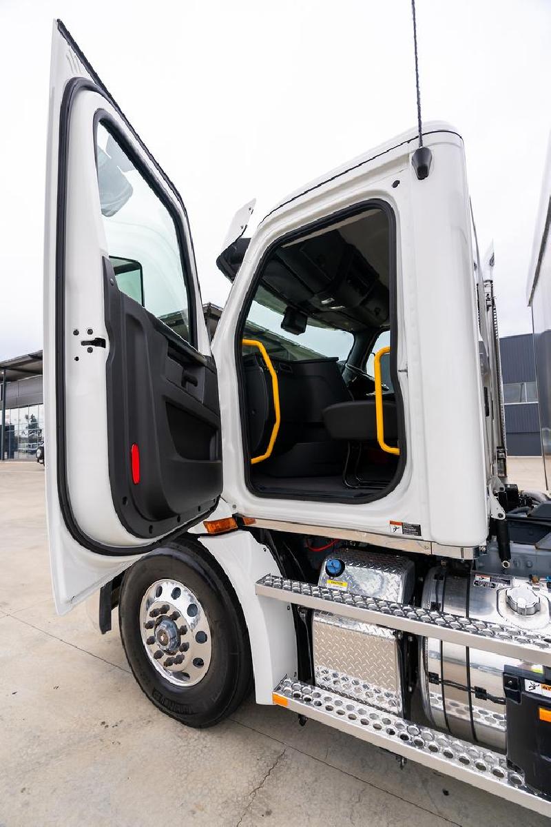 2023 Freightliner Cascadia 116 Tipper 