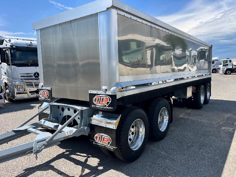 2023 Freightliner Cascadia 116 Tipper 