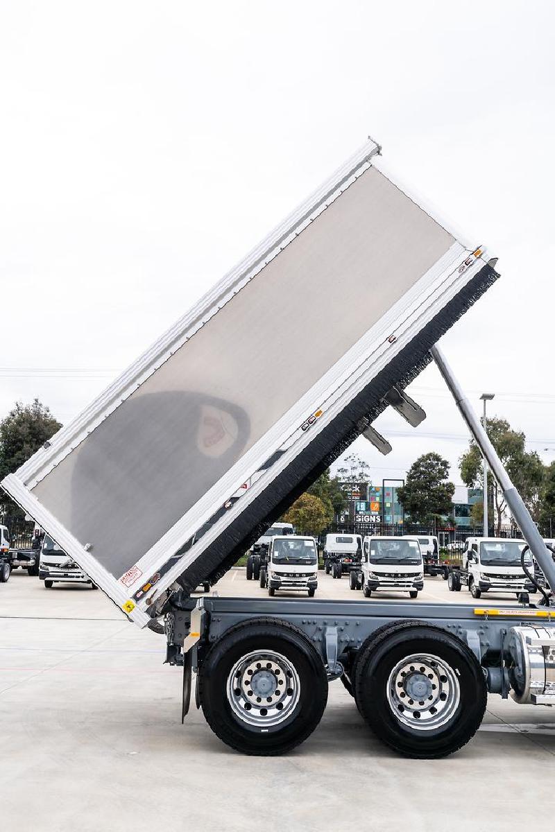 2023 Freightliner Cascadia 116 Tipper 