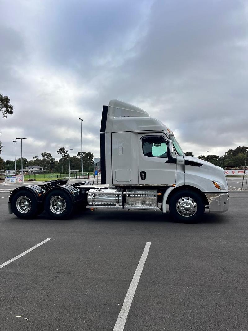 2023 Freightliner Cascadia 116 