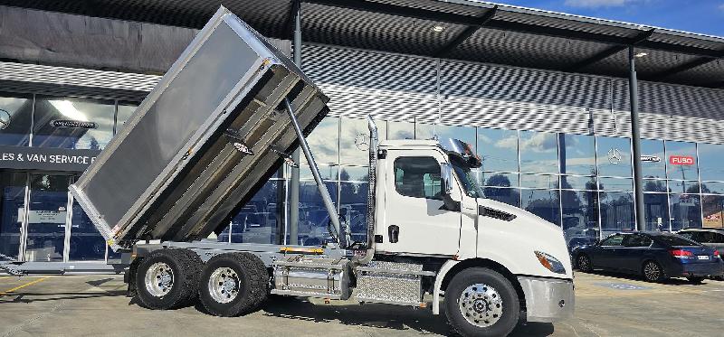 2023 Freightliner Cascadia 116 Tipper 