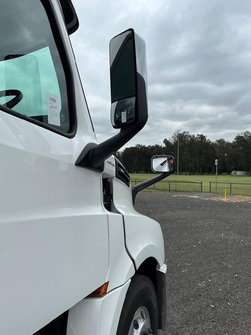 2024 Freightliner Cascadia 126 Tipper 