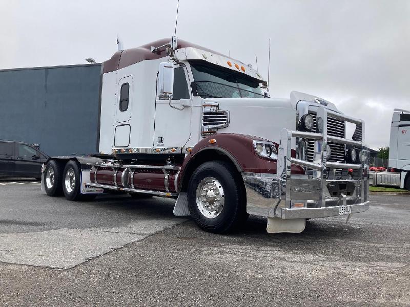 2015 Freightliner Coronado 122 