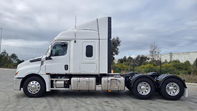 2024 Freightliner Cascadia 126 