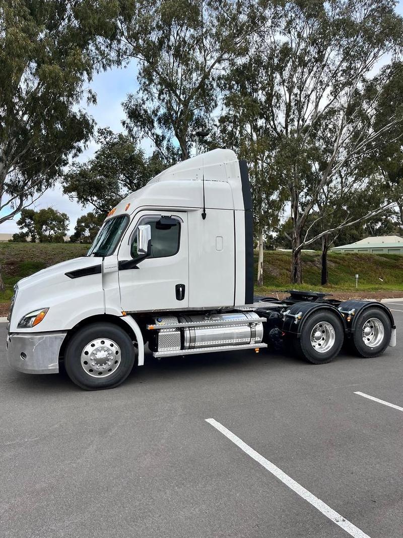 2023 Freightliner Cascadia 116 