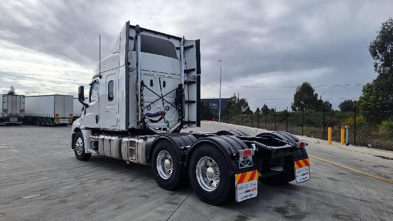 2024 Freightliner Cascadia 126 