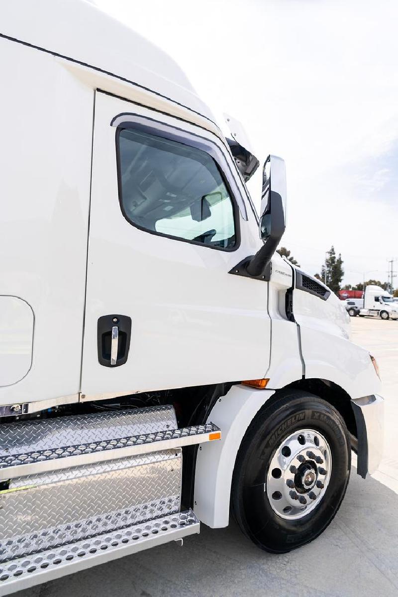 2023 Freightliner Cascadia 116 