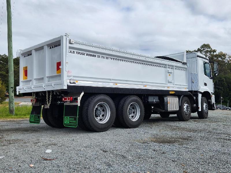 2023 Mercedes-Benz Arocs 3243 